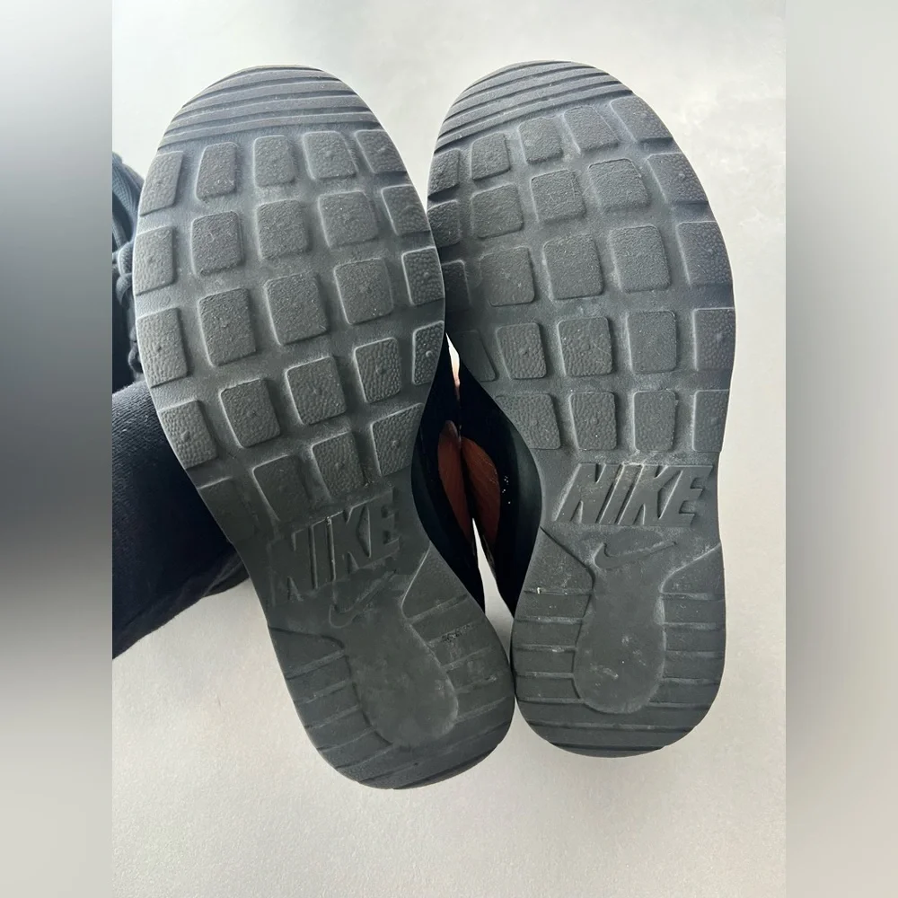 Bundle of 2 NIKE Tanjun Black Gold sneakers athletic size 7 running gym trainers - Picture 7 of 11